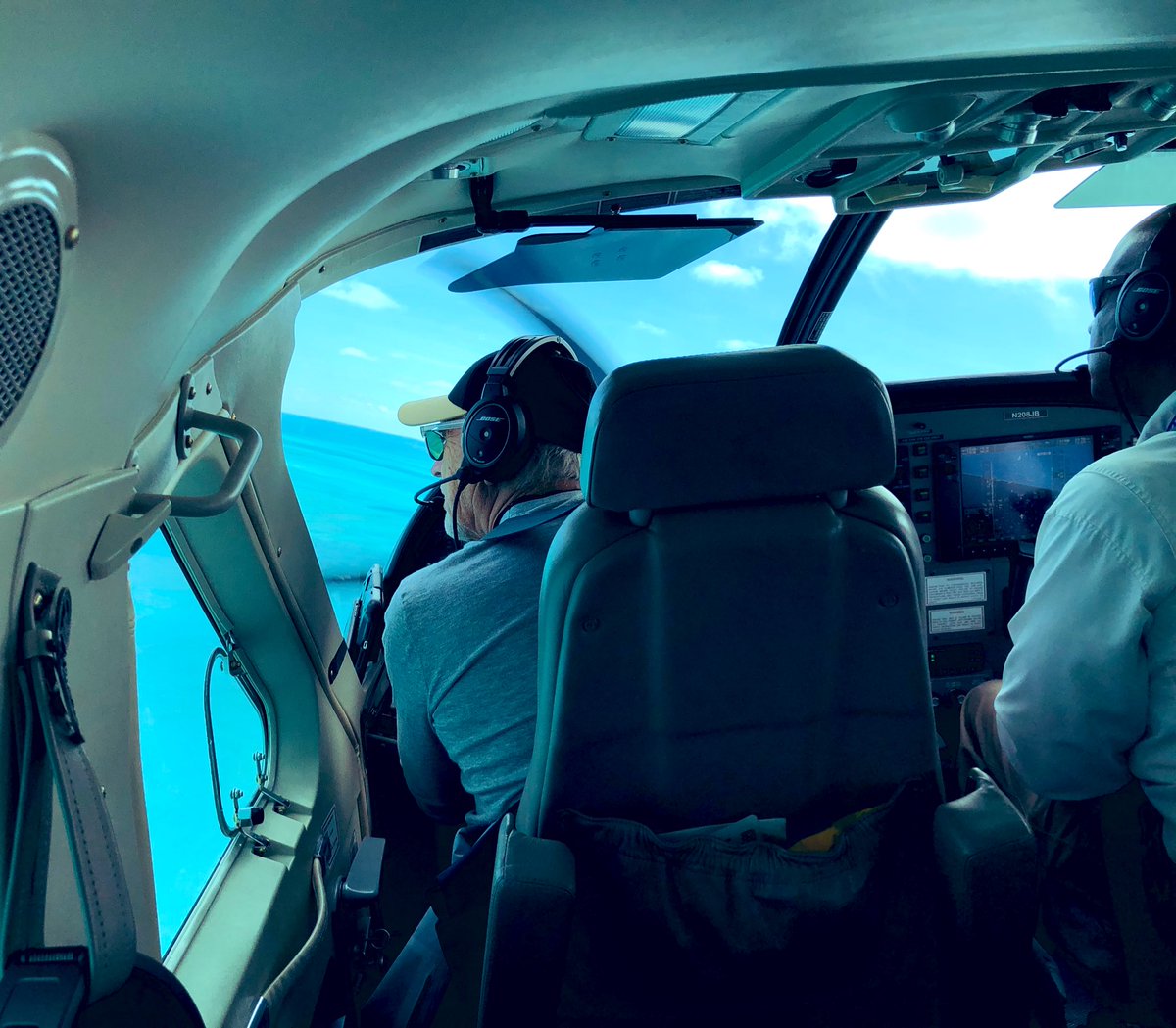 jimmybuffett's tweet photo. Searching for a) waves b) bonefish c) lost shaker d) what else is there? https://t.co/XglVxAxxt8