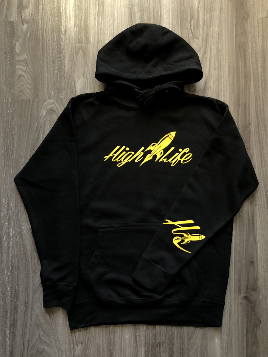 highlifeglobal1's tweet photo. Now Available🌎🔥(More Colorways Coming Soon)‼️ #HighLifeglobal 

Insta-highlifeglobal https://t.co/YHRfwOP3yC