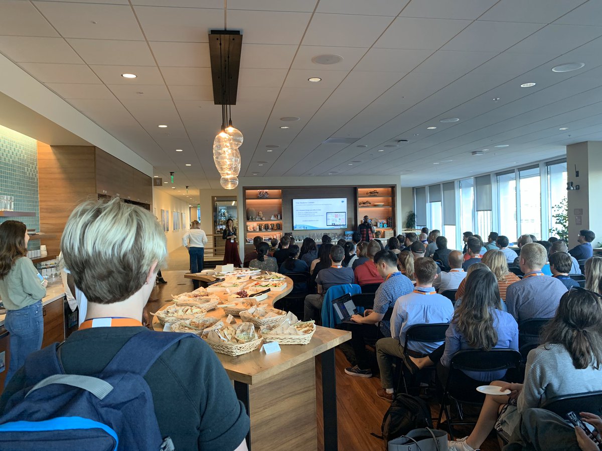 chamilmadusanka's tweet photo. MVP volunteer Program @ #SalesforceTower #CareerReadinessProgram for students and job seekers.. #MVPDiaries https://t.co/tCX1uUqxtk