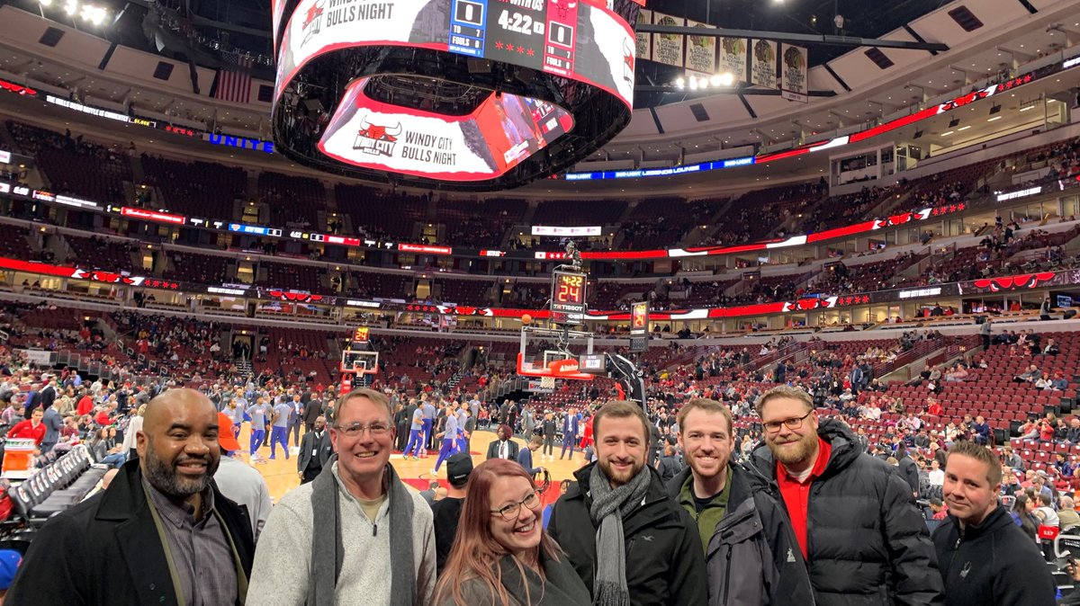 CHICAGOLTWRKS's tweet photo. What’s better than @BeghelliUSA and the @chicagobulls ...? Having @RTM_ENG to enjoy it with! Thank you for hosting such a great evening Beghelli USA 🏀⛹️♂️🌭#beghelli #clw #rtmengineering #chicagobulls #williestyle https://t.co/9Yoli5212t