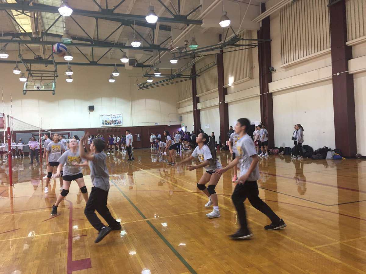ScottBushnell1's tweet photo. Volleyball is happening now. VVMS #middleschoolsports https://t.co/EMYw5eyP0G