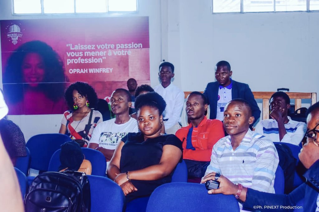 MuendaRachel's tweet photo. Devfest Kinshasa 2019. Le nombre des femmes accroît au sein de la communauté GDG Kinshasa. La Kinoise a sa place de le monde informatique et technologique.
#GDGkinshasa
#DevFest19 
#Decfestkinshasa
#Womantechmaker https://t.co/Paml2H0EUm
