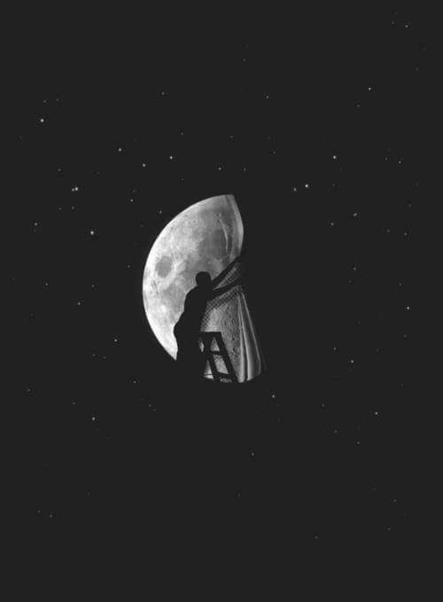 إنمَا #الليل صديقّ قديم ، و بقيةُ الأوقاتِ معارف ..💙🥀