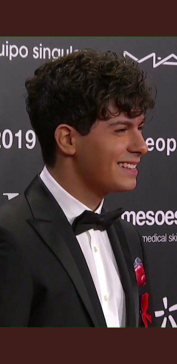 SILVIAA75125169's tweet photo. Este es el rostro que te quiero ver siempre, más allá de que estás guapísimo, se te ve relajado, tranquilo y feliz.....eso es lo que para mí cuenta y es lo más importante. Ahora sí pequeñajo, tomate esas muy anheladas y merecidas vacaciones. Smpre esperaremos por ti.
#AlfredxRed https://t.co/vIIkwamIoN