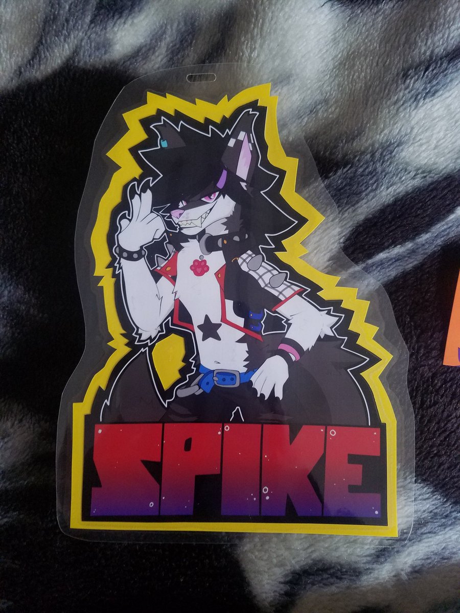 DillyPawz's tweet photo. OH BEFORE I GET LOST IN POKEMON AGAIN...
My new badge of my fursona's new look came in a few weeks ago!
This awesome bold and punky badge was done by one of my favorite artists, @itsaButtsteak who made this for #ANE2019!

Thank you so much! I love how awesome this turned out <33 https://t.co/NIUbhMrDpo