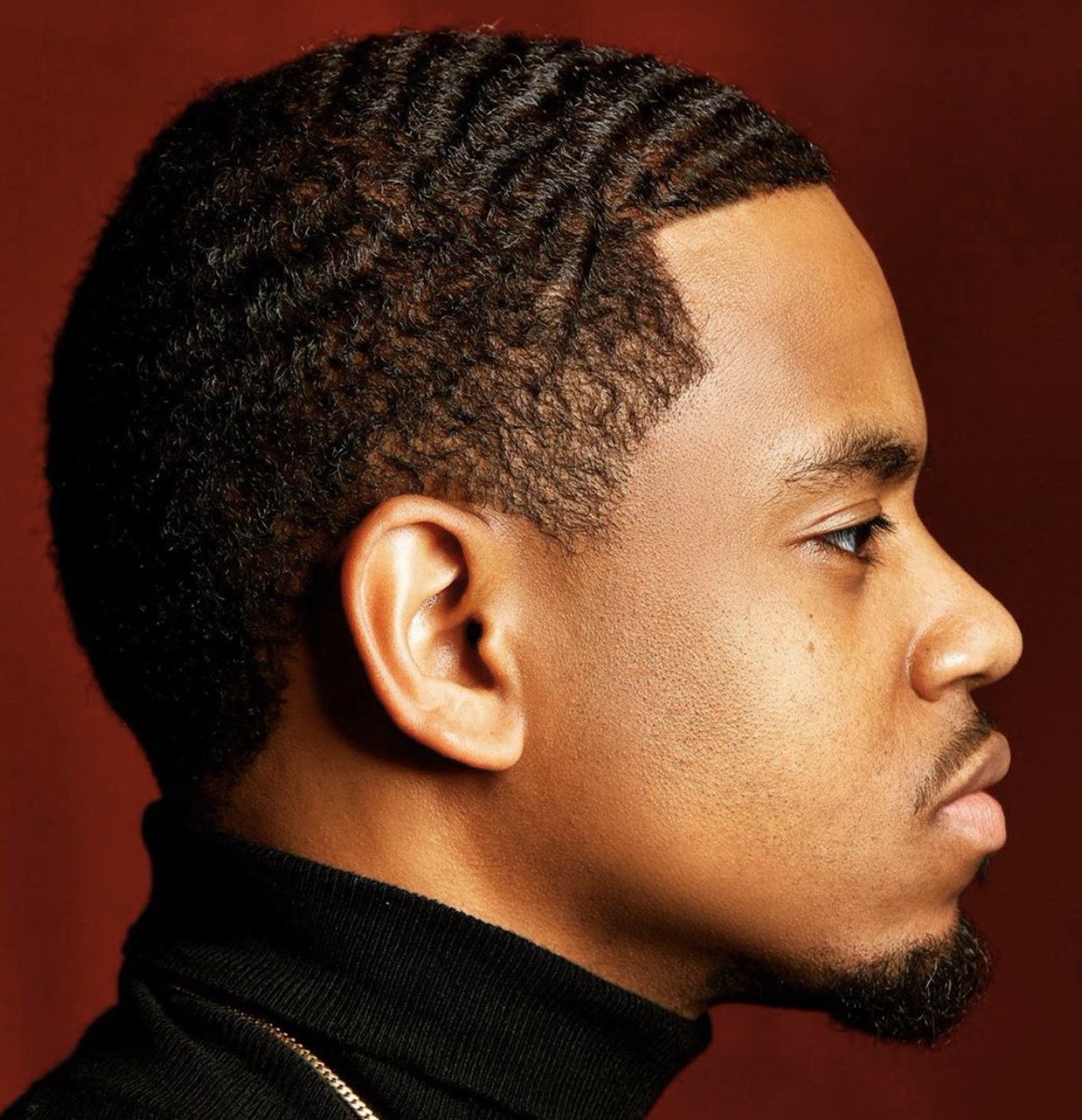 barbersonlymag's tweet photo. Analyze this cut. #excellentwaves #excellentcut The cut is about 1-2 days old. Or the barber’s trimmer was not super sharp. Analyze... https://t.co/XlUPljryK4