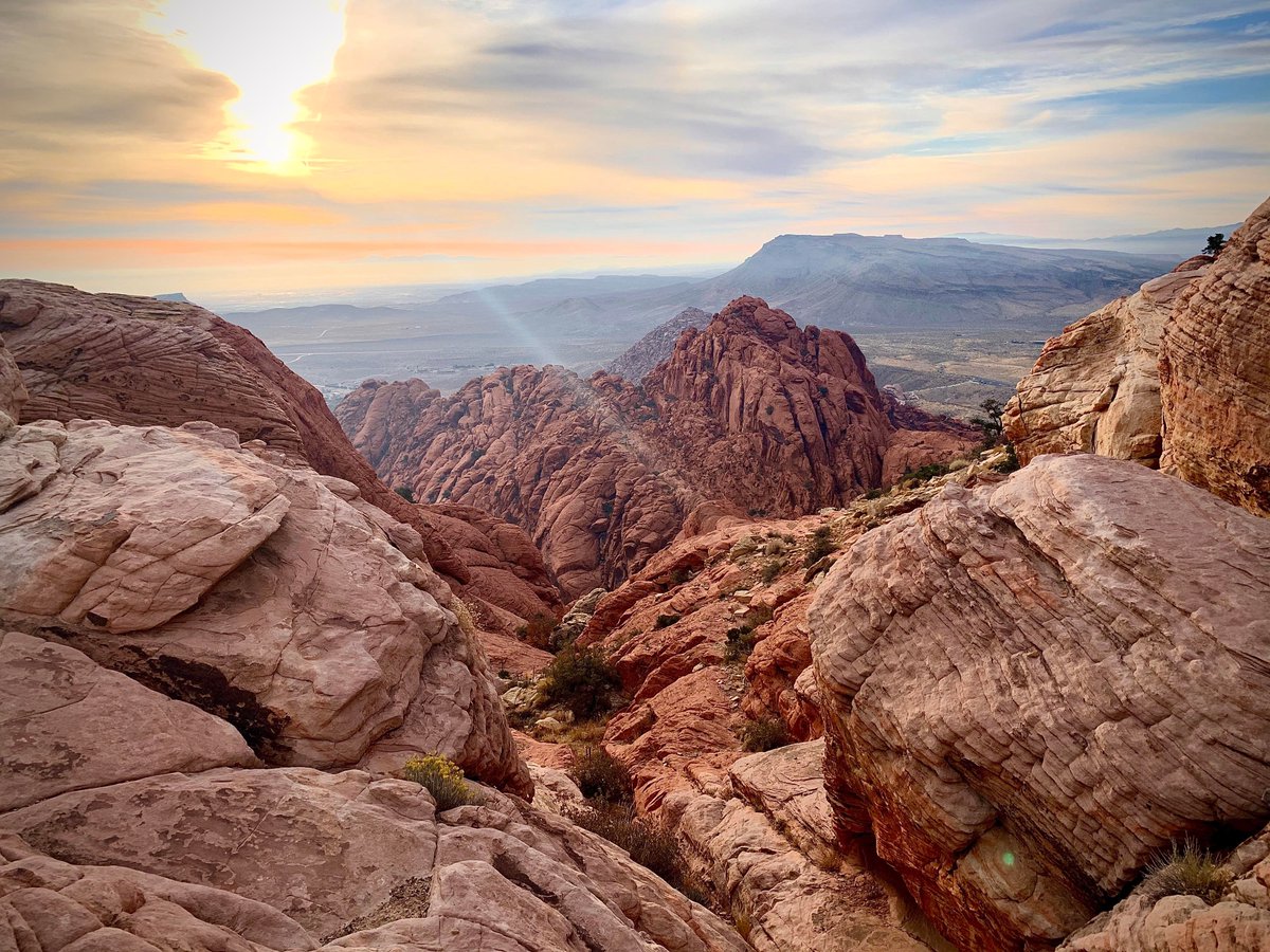 LasVegasLocally's tweet photo. 30 minutes from the Vegas Strip

📷: kingcurtisnugs https://t.co/P9vQnz43so