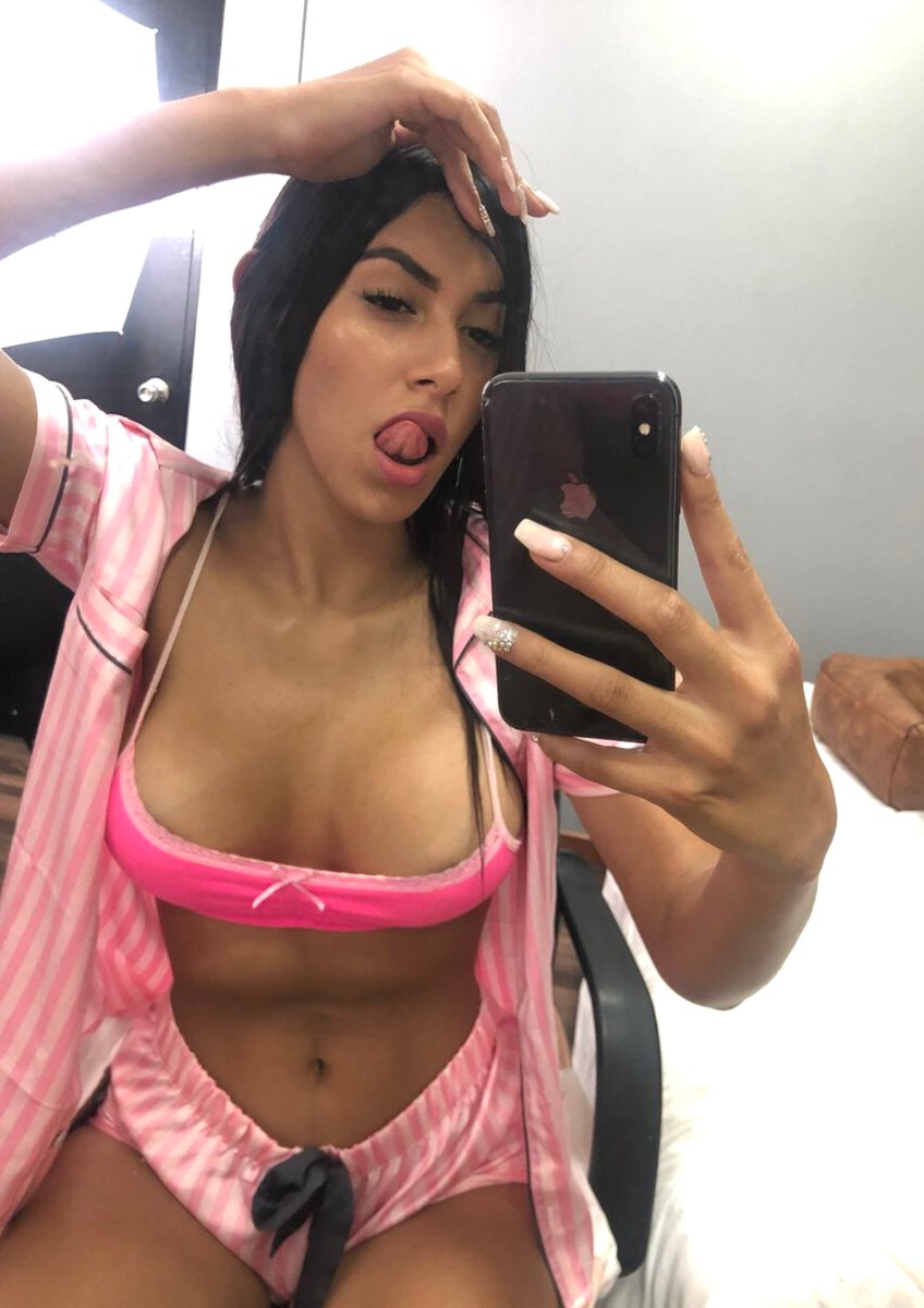 Amanda41498327's tweet photo. Wanna play dirty?
RT if you want my naughty pic in DM
Go add me on snapchat: kitty.girl2222
 #anal #follow #cumtribute #retweet #cumwhore #chaturbatecammer #camgirls #sexdating #sexybody https://t.co/p1accCkzuf