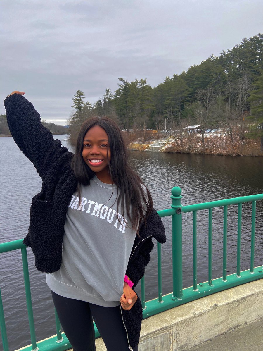 bomiogunlari's tweet photo. super happy to announce my commitment to play D1 volleyball at Dartmouth College!!! A huge thanks to everyone who got me here!! #Gobiggreen https://t.co/hyADPtdY9Z