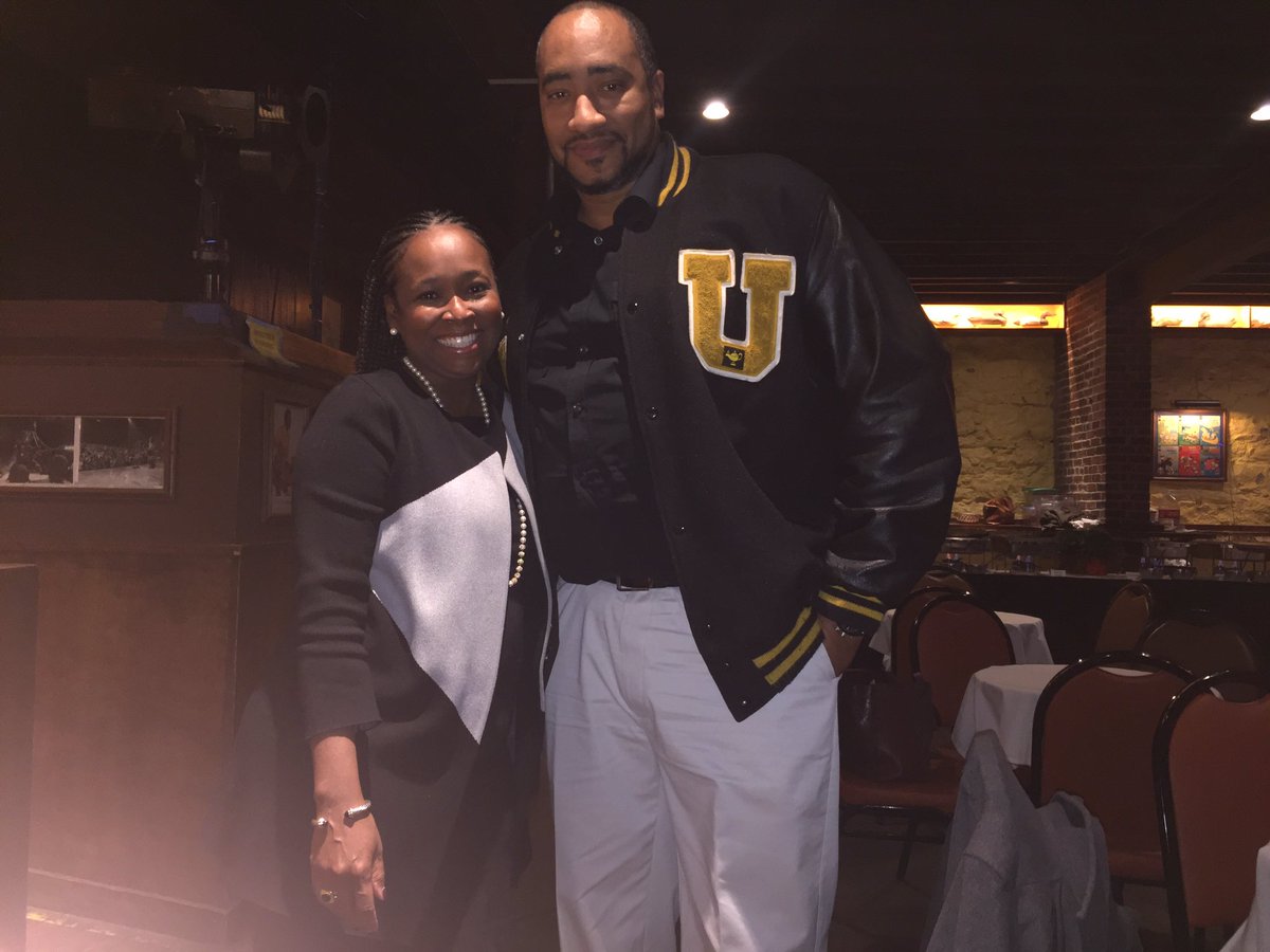 UCSharonica's tweet photo. Chew at Chat with @UCSharonica.  A great time with staff at Blueberry Hill. Thanks to our @WymanCenter partners!  @UCitySchools @ucitylearns https://t.co/mJG3u0NDAp