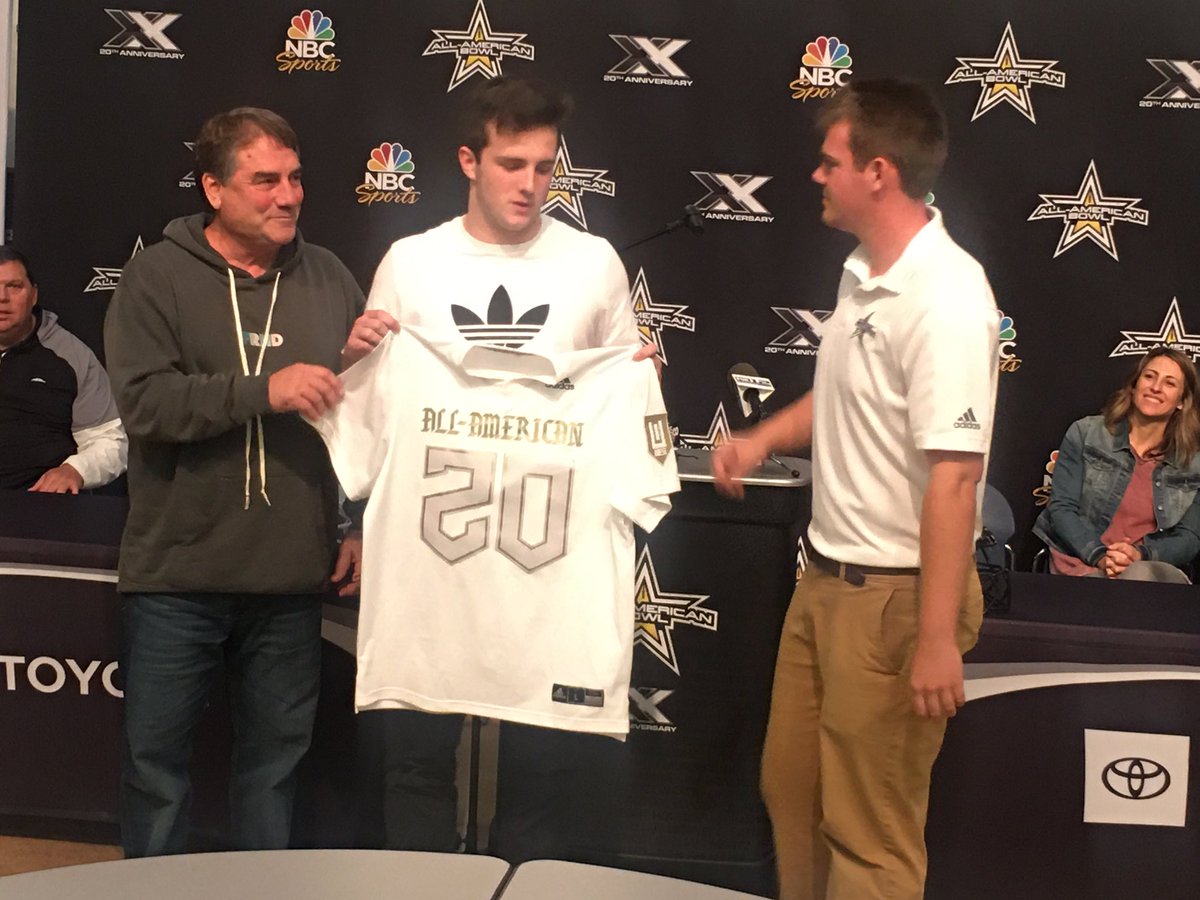 artedwardskgw's tweet photo. Lake Oswego football player Casey Filkins will play in the Army All American Bowl in January.  Got his jersey today.  Lakers coach Steve Coury will coach the west team. @cfilk9_ @LOLakersFB @AABonNBC https://t.co/6cAJCHOLl1
