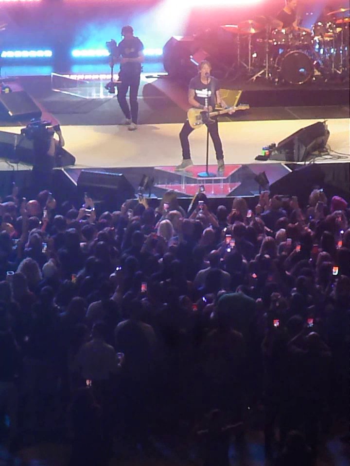 QOTDCT's tweet photo. #RecentConcerts:
@KeithUrban @MoheganSun, 11/17/2019,
for the #ConcertForRecovery / #CTRecovers
[Part Two] https://t.co/Acm9kje8wN