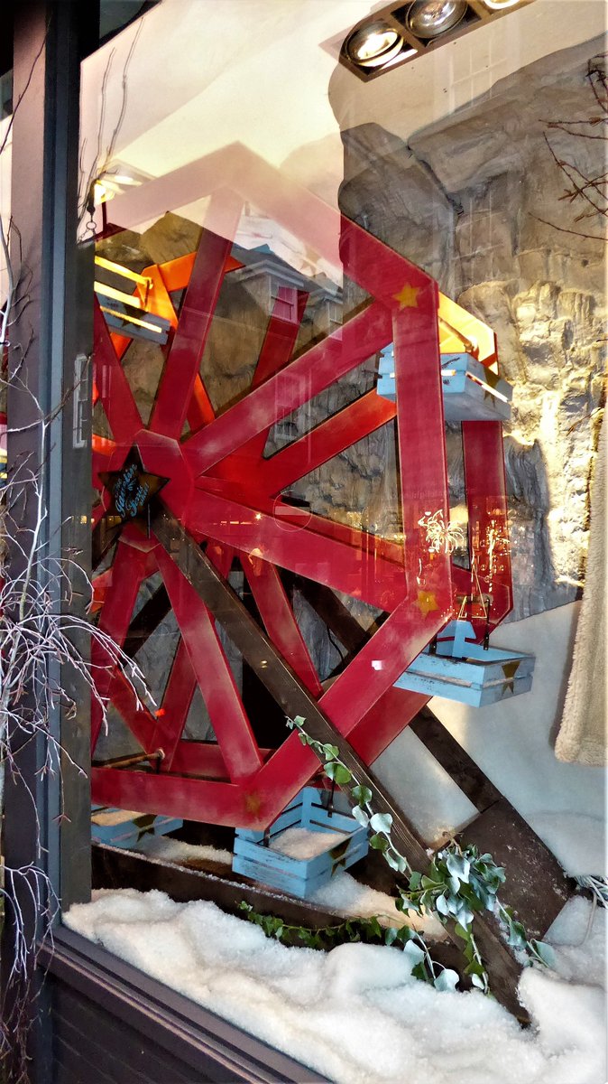 annafrankum1's tweet image. #Javalin  window shopping at #BuryStEdmunds