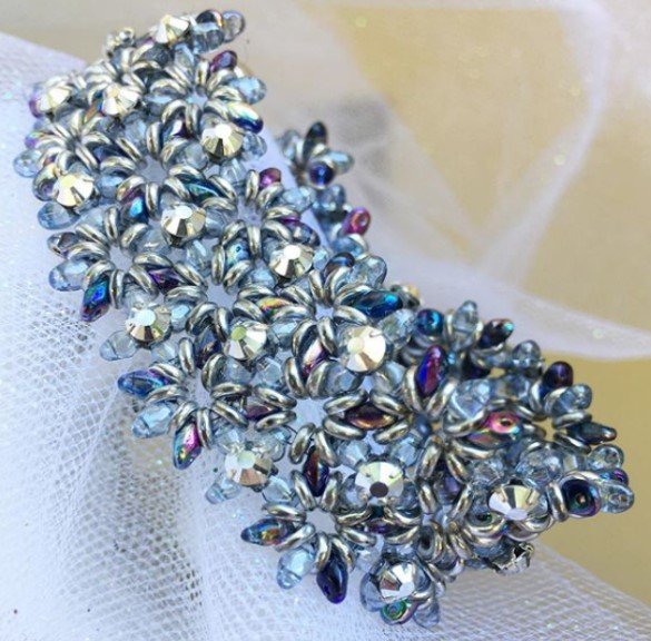 We're excited to have Holly Shulman Designs joining us in the Makeful Market this year! Her jewellery is stunning, one of a kind, and handmade! 

Click link in bio for a current exhibitor list and to purchase your tickets!