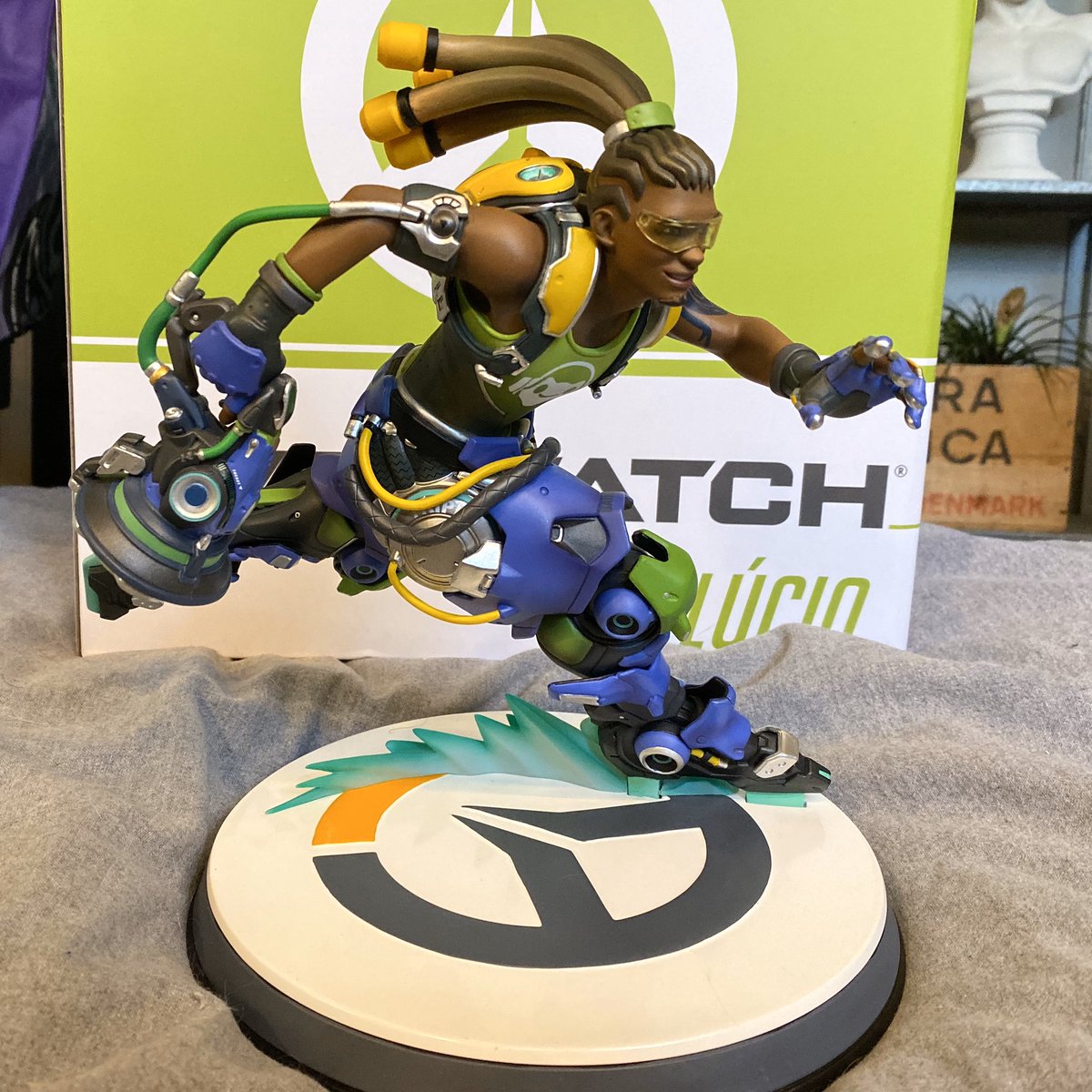 PIIKOK's tweet photo. YA BOI IS HERE! ๐ธ ๐
#Blizzard #Overwatch #Lucio #LucioStatue https://t.co/FRWxkRz6B6