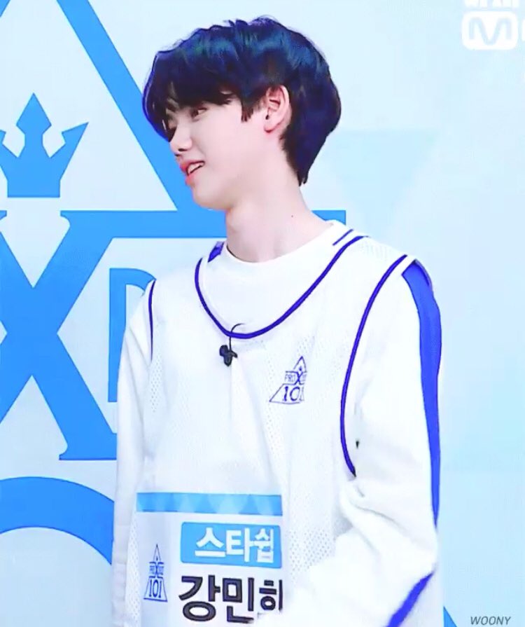 185_917's tweet photo. 파란 머리 존나 잘 어울려 https://t.co/IfdqCYPn8o