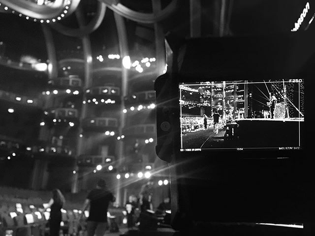 tilwil18's tweet photo. Influencer Awards #notsurewhatthatreallymeans #camera #handheld #awardsshow #famouspeopleIdontknow #work #monday #hollywood #dolbytheater https://t.co/vBQqISu7fS https://t.co/ZXSI9V29E2