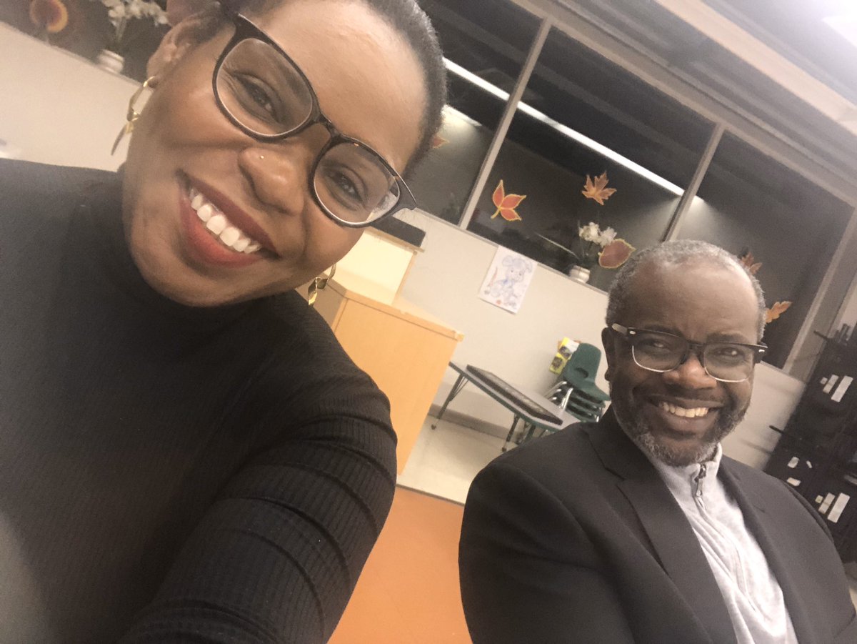 Knotzland's tweet image. Kicking it with @johnmwallacejr at @OwnOurOwnPit’s evening class 📚📝 #GlobalEntrepreneurshipWeek #pghmade