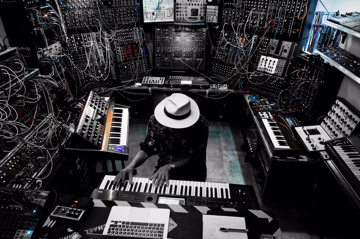 ZeusBHeld's tweet image. •In the sound•
Modular &amp;amp; Digital

#zeusbheld #vocoder #soundarchitect 
#moog #arp #ems #Oberrhein #ppg #synthesizers 
At Sysexstudio