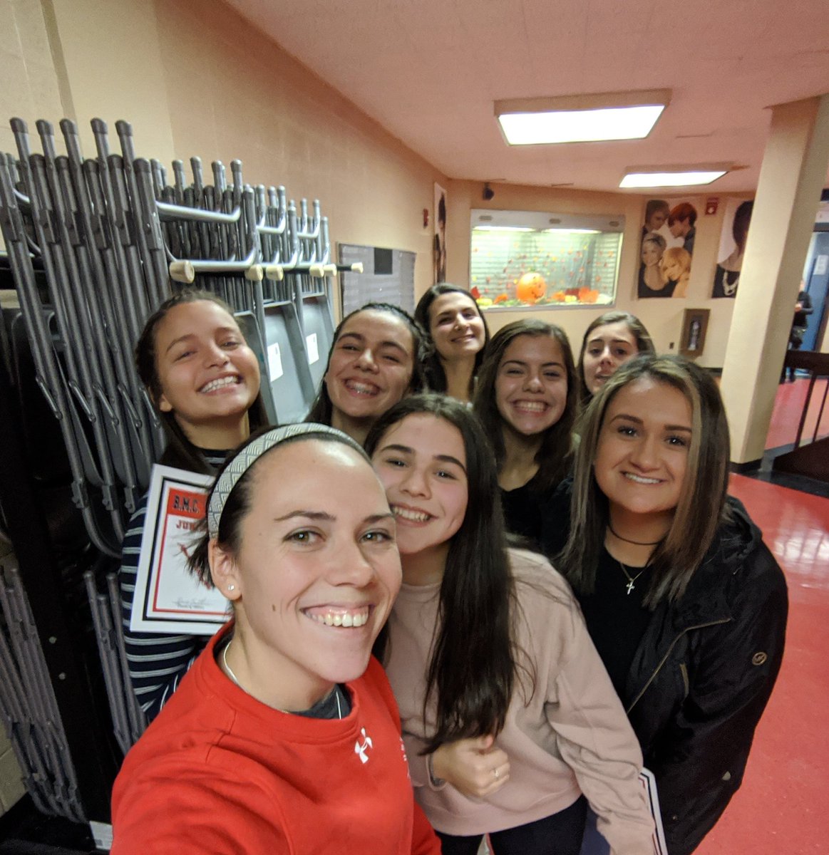 That's a wrap! Good luck to all the seniors, you will be missed! It's been an awesome year with a great group of girls! Already can't wait for next season! @durfee_fh @DurfeeAthletics 🏑🖤❤️ #durfeepride #foldingchairs