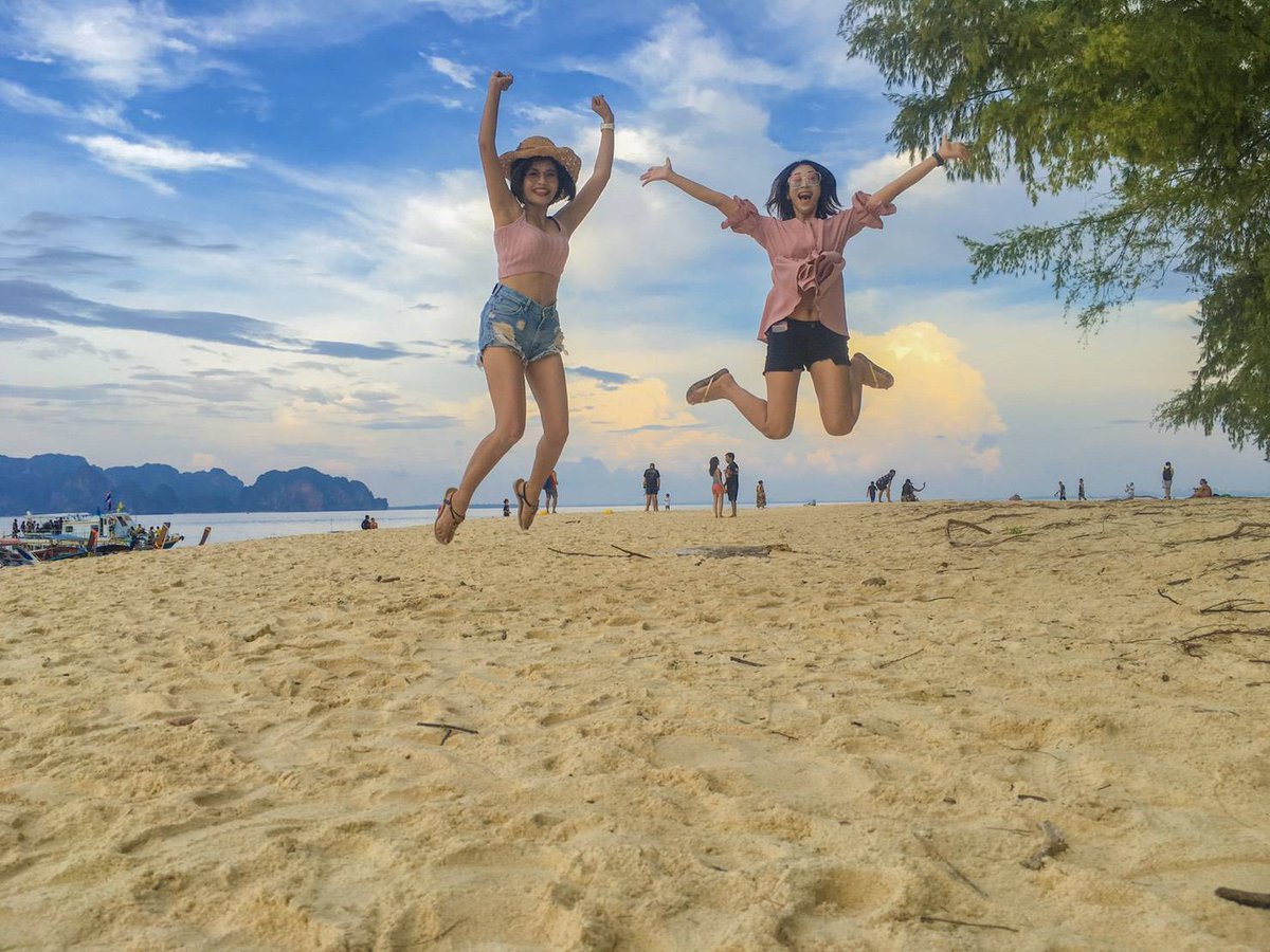 FadelTour's tweet photo. 💙Thanks you very much our lovely customers for your beautiful photo💙
#FadeltravelAndTour
#เที่ยวสุขใจไปกับFadeltravelAndTour
#krabi #thailand #4Islands #7Islands #travel #traveling #traveler #FadeltravelAndTour #travelphotography #เกาะพีพี #ทัวร์กระบี่ #เที่ยวกระบี่ https://t.co/cqK9NSiILv