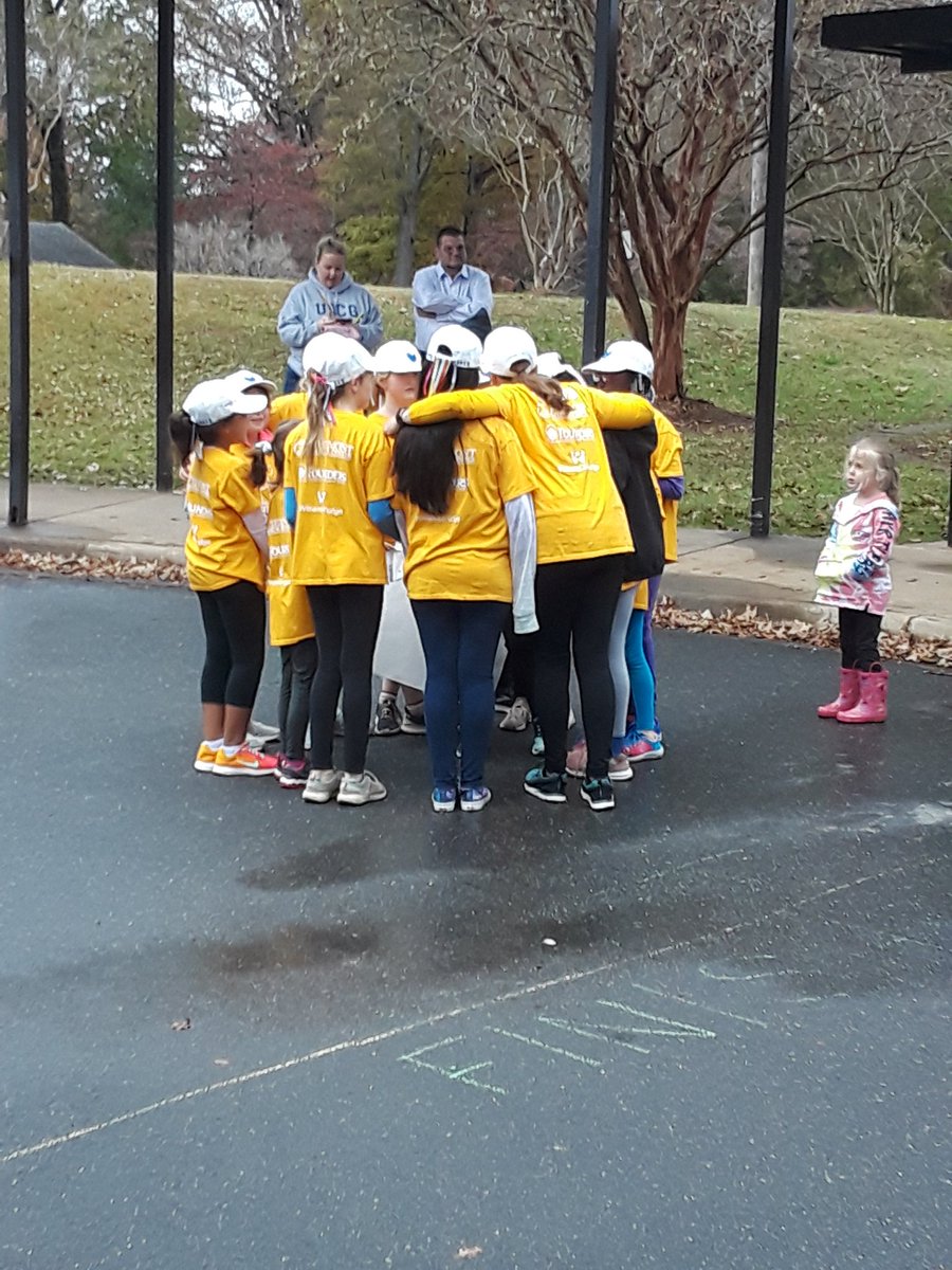 kanteach's tweet photo. What a fun time doing the practice 5K with our Girls on the Run! These girls inspire me! #OneTeamOneMissionOneRockHill https://t.co/kXI2m0SmBD