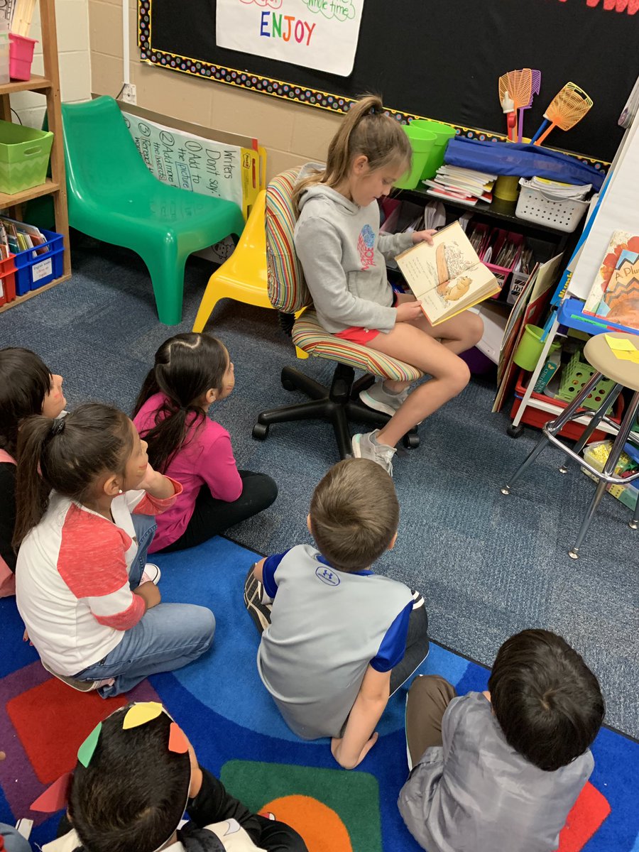 Learning about the life of Indians. We earned feathers, painted on “hide”, painted with blueberries and learned some symbols. Our friend Presley read us a story about an Indian and his canoe. #RannFamily