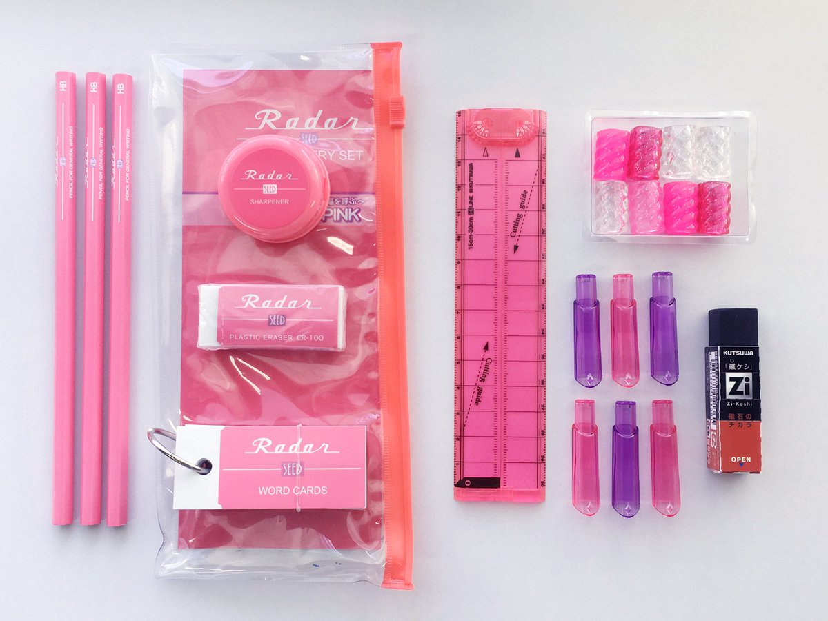 クツワ株式会社 これから受験シーズンなので 勉強を応援するセットになってます もちろん学生以外の方も奮ってご応募ください ブルー ピンクのセットをそれぞれ撮ってみました どちらかのセットが当たります プレゼント キャンペーン 抽選