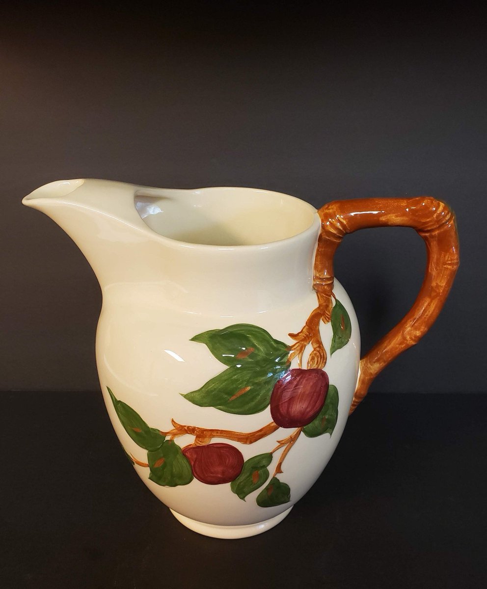 Lyn_Bluefish901's tweet photo. Rare FRANCISCAN Ware 1947-1949, Hand-Painted Apple Pitcher, Vintage, Large 9" Tall, 64 Oz. Ice Lip Tea Pitcher, Country Farm MCM Home, MINT https://t.co/qljQVzAdiY #Vintage #Etsy #AmazingFunVintage.etsy.com #TeaPitcher https://t.co/1t6HF4M9sk