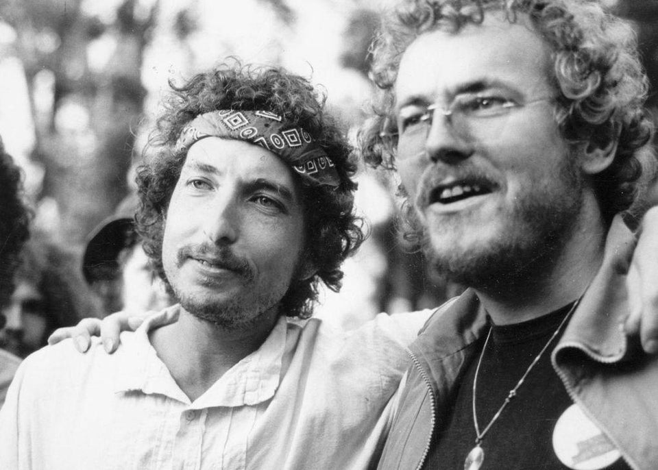 Bob Dylan Sings Gordon Lightfoot Happy Birthday Gordon Lightfoot (b. 17 November 1938)  