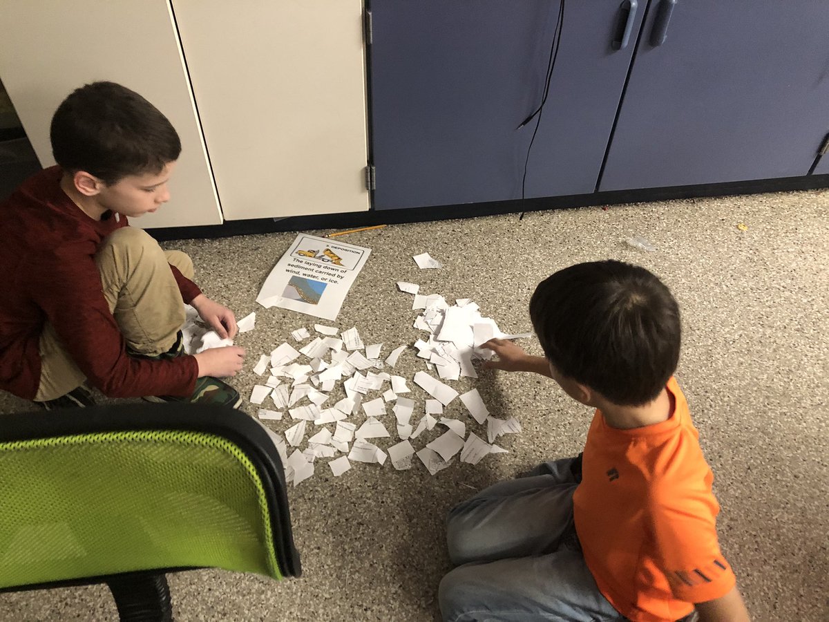 AmandaStrickler's tweet image. Simulating weathering, erosion, and deposition. #teamstrickler #makesciencefun #BHWarriorPride