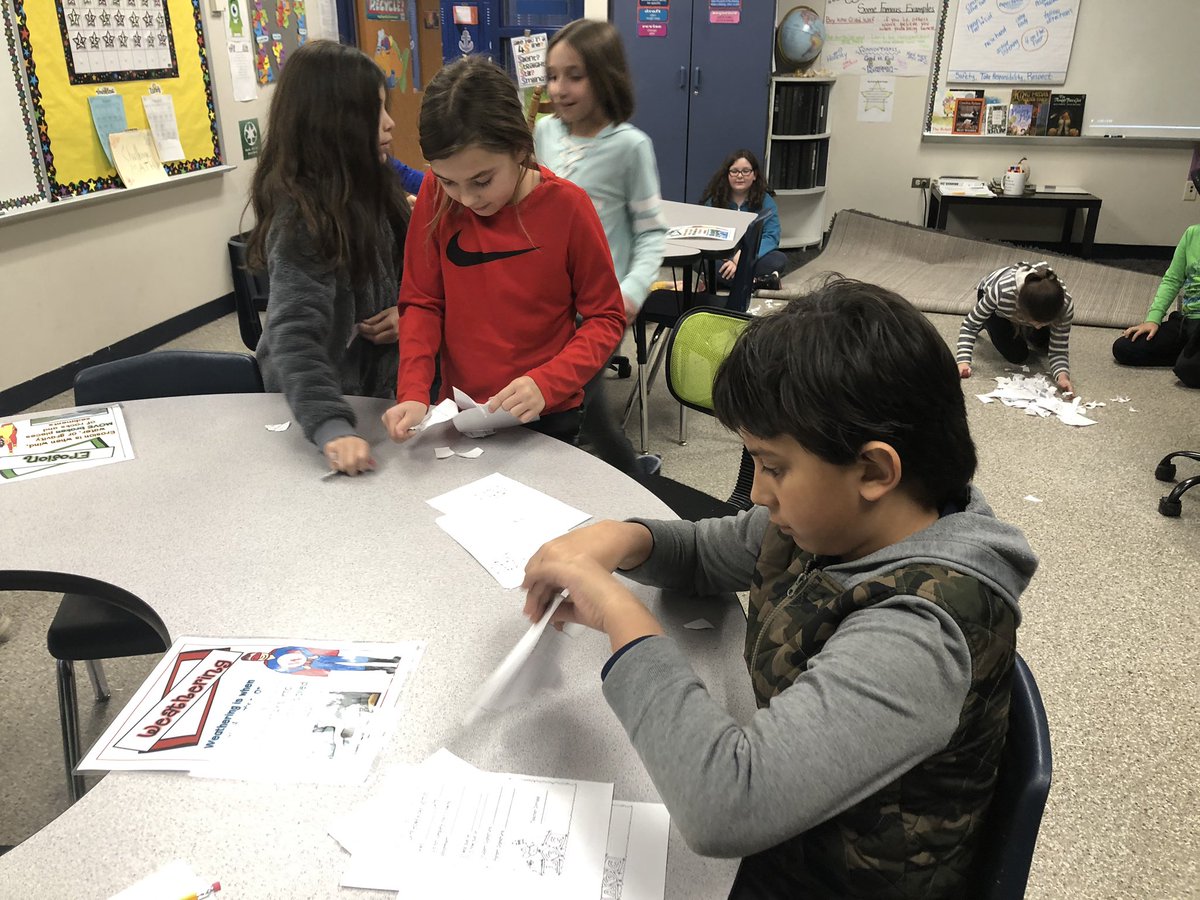 AmandaStrickler's tweet image. Simulating weathering, erosion, and deposition. #teamstrickler #makesciencefun #BHWarriorPride