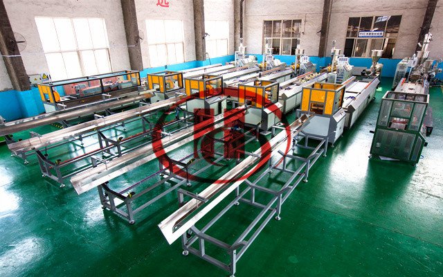 tongsanmachine's tweet image. Wood Plastic Composite WPC machine
1,capacity: 1500kgs daily
2,cost: 150,000-200,000 USD
3,material cost: around 0.5USD/kgs #woodPlasticMachine #plasticLumberMachine #wpcExtrusionMachine #wpcMachine #woodPlasticComposite