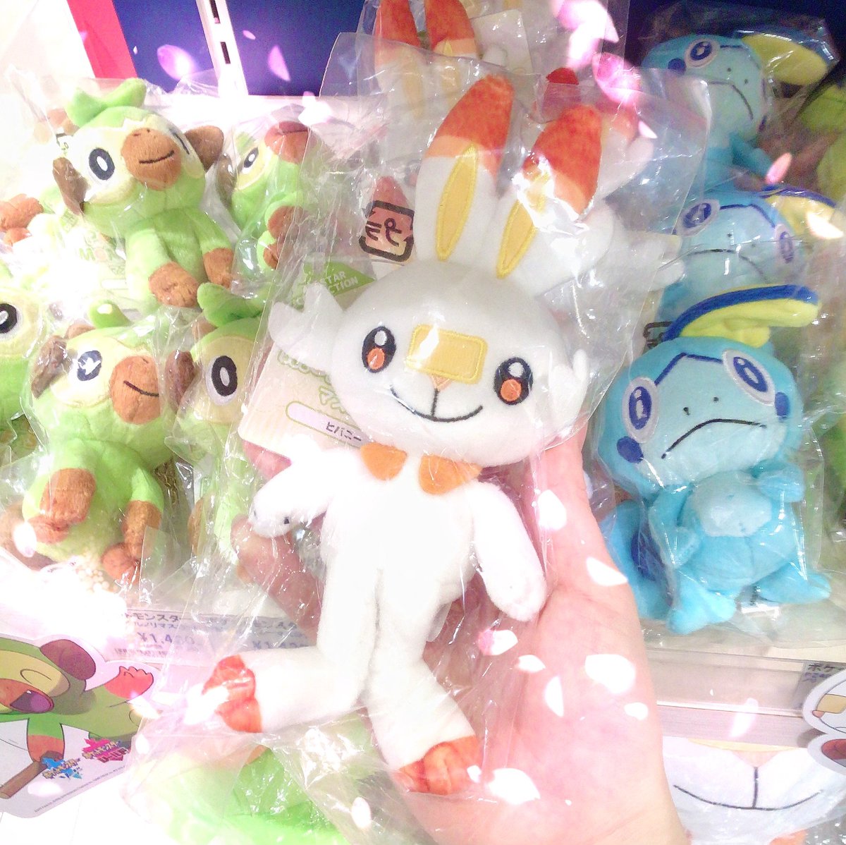 ツリービレッジ アニメ En Twitter ポケットモンスター 先日新シリーズが放送された ポケットモンスター ツリービレッジ では ポケモンたちの可愛いぬいぐるみやマスコットをお取り扱い中 抱きしめられる大きなサイズから 手のひらに収まる小さな ツリービレッジ アニメ En Twitter ポケットモンスター 先日新シリーズが放送された ポケットモンスター ツリービレッジ では ポケモンたちの可愛いぬいぐるみやマスコットをお取り扱い中 抱きしめられる大きなサイズから 手のひらに収まる小さな