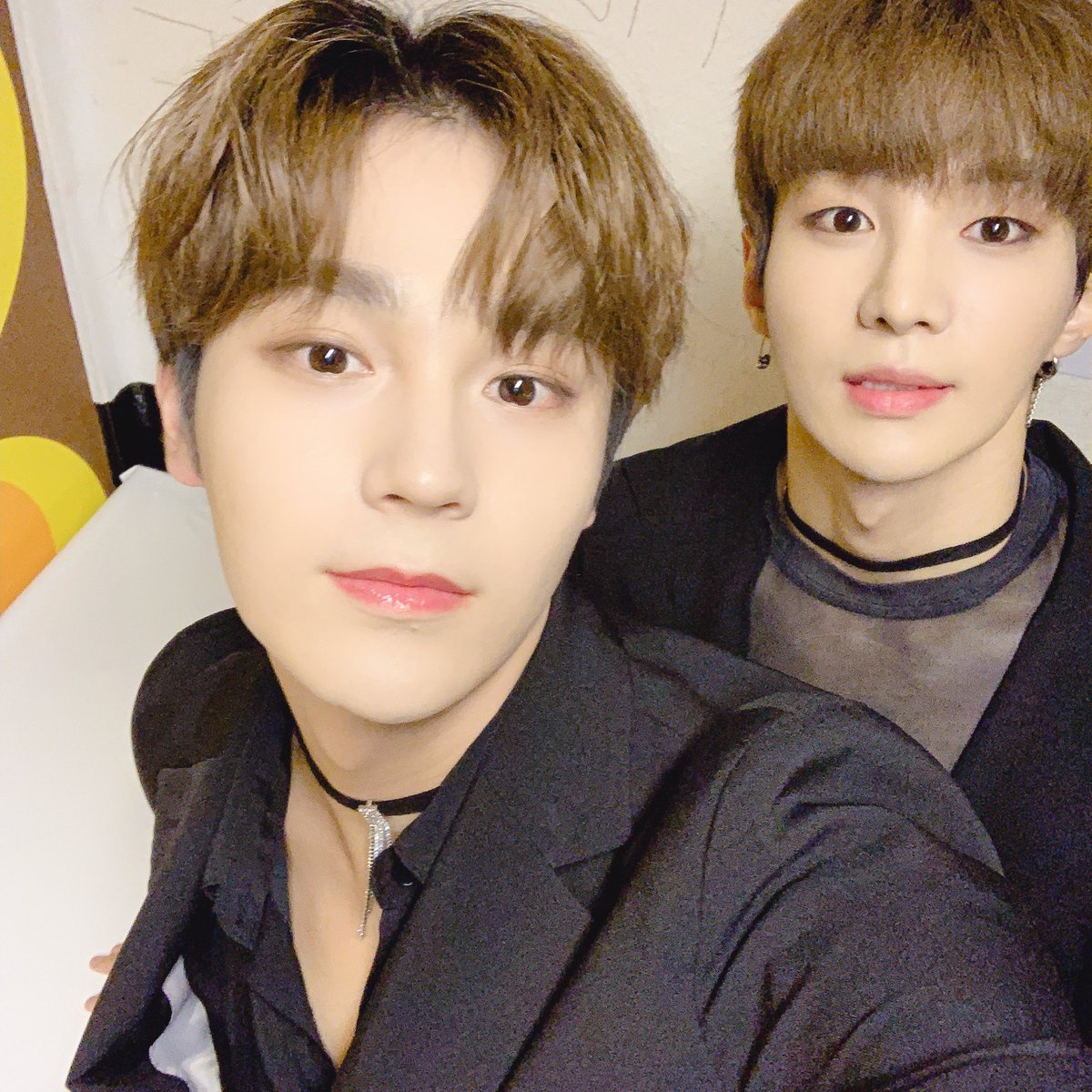 Noir__official's tweet photo. 오랜만에 쭌용이형이랑 찍은 사진
날이 춥다요❄️❄️
#느와르 #NOIR #박력돌 #남신돌 #남윤성 #이러다 #겨울 #오겠어여 https://t.co/EF5flp9ZTS