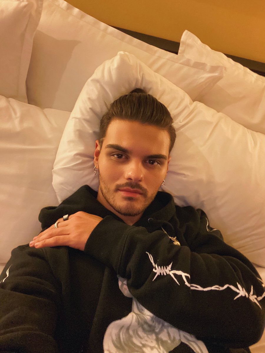 AbrahamMateo's tweet photo. Día completito ✅ Mañana más... Buenas noches familia 💤 https://t.co/NzORhyEMhz
