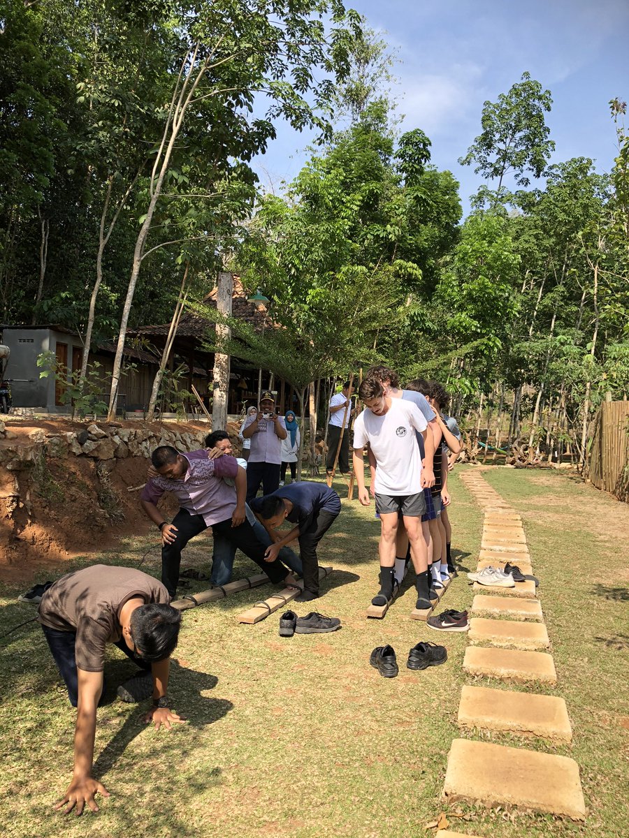 Marcellin's tweet photo. Finn, Benjamin, Jai, Jack &amp; Ben enjoying an afternoon of traditional Indonesian games; Egrang (stilt walking) &amp; Bangkyak (tandem walking) with their Sewon buddies. 
#CelebrateDiversity
#empathybridge Matur nuwun🙏🏽
@BRIDGEschools  @SmkSewon https://t.co/pIUrrMg3VG