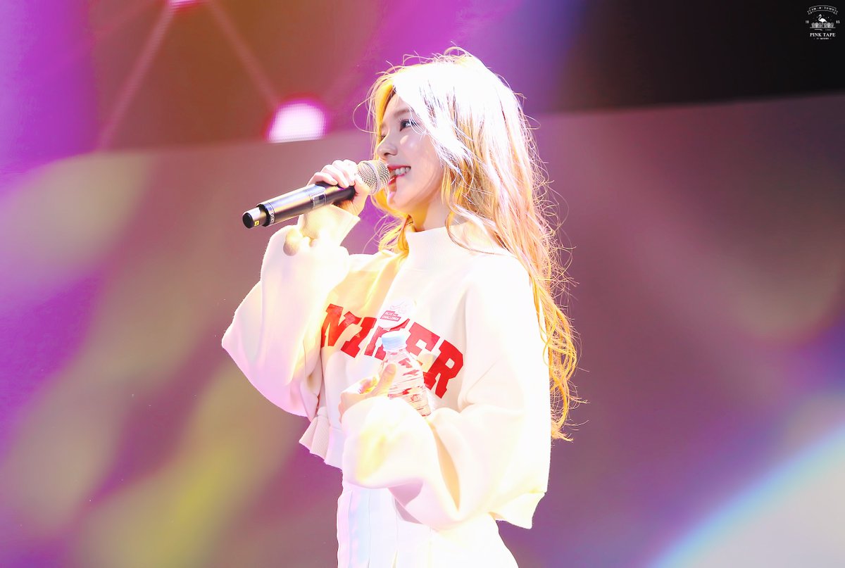 RedVelvetDrive's tweet photo. [COMPILATION] 151119 Samsung Talk Concert

Irene: https://t.co/EkW1HE8DaP
Seulgi: https://t.co/Xll31L0jbF
Wendy: https://t.co/AKdmjnV9fQ
Joy: https://t.co/TWSNdqBccJ
Yeri: https://t.co/gMluI20AB9

#REDVELVET #레드벨벳 #IRENE #SEULGI #WENDY #JOY #YERI https://t.co/erRwz4rmxL