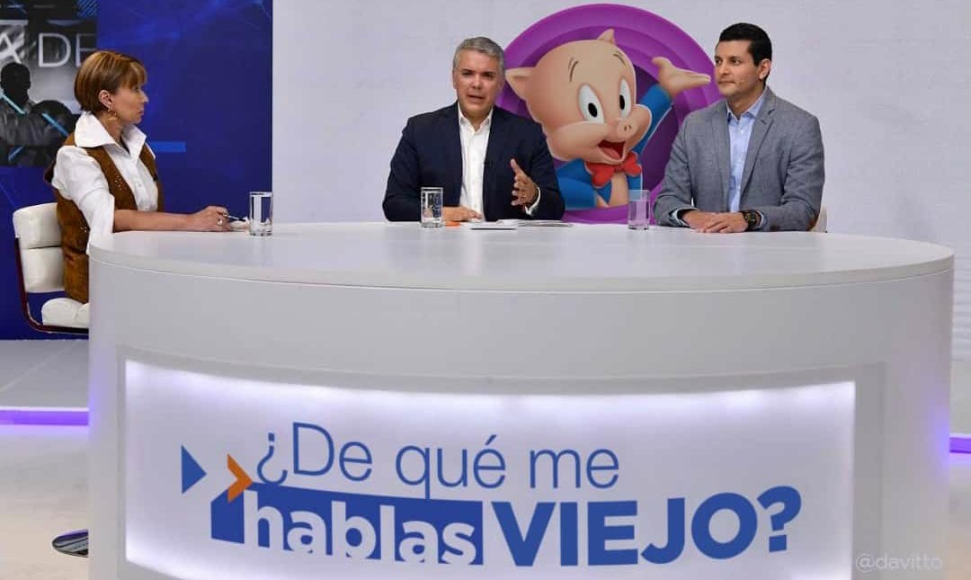 OAOlaya's tweet photo. Fantasías animadas del ayer y hoy presentan:
#ColombiaNoPara
#dequémehablasviejo 
#DuqueEsElQueEs 
#ElQueLaHaceLaPaga 
#duelaleaquienleduela 
#ConectateConDuque https://t.co/WSznaKqtYS