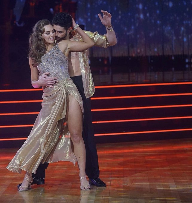 dwts - Hannah Brown - Bachelorette 15 - FAN Forum - Discussion  - Page 24 EJszqMtXkAA7exW