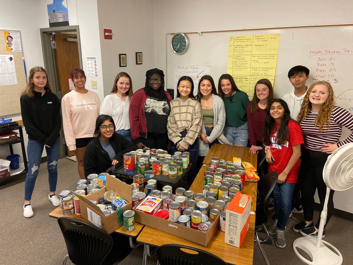 shawnaq's tweet photo. Lions helping Lions. LHS Student Council hit the neighborhood to collect canned goods tonight https://t.co/bbTDWDrjb7