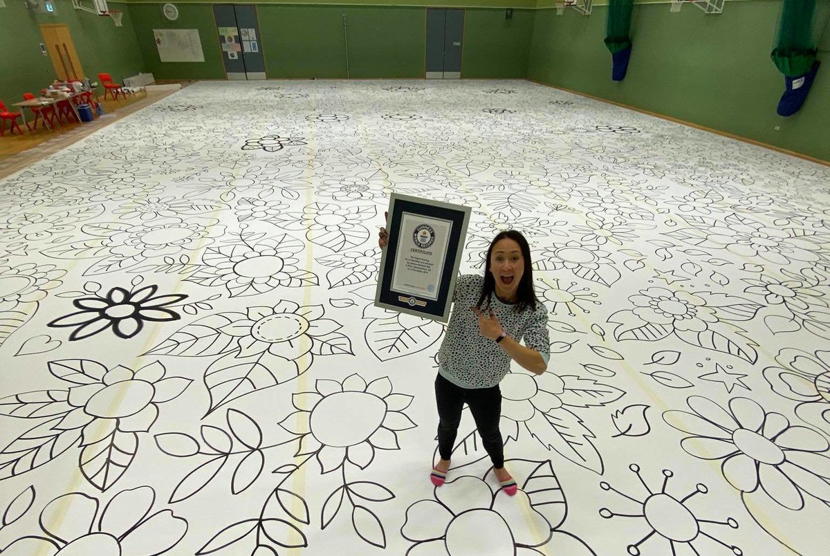 This is officially the world's largest drawing by an individual  EJt-HG7XsAA6_Qb