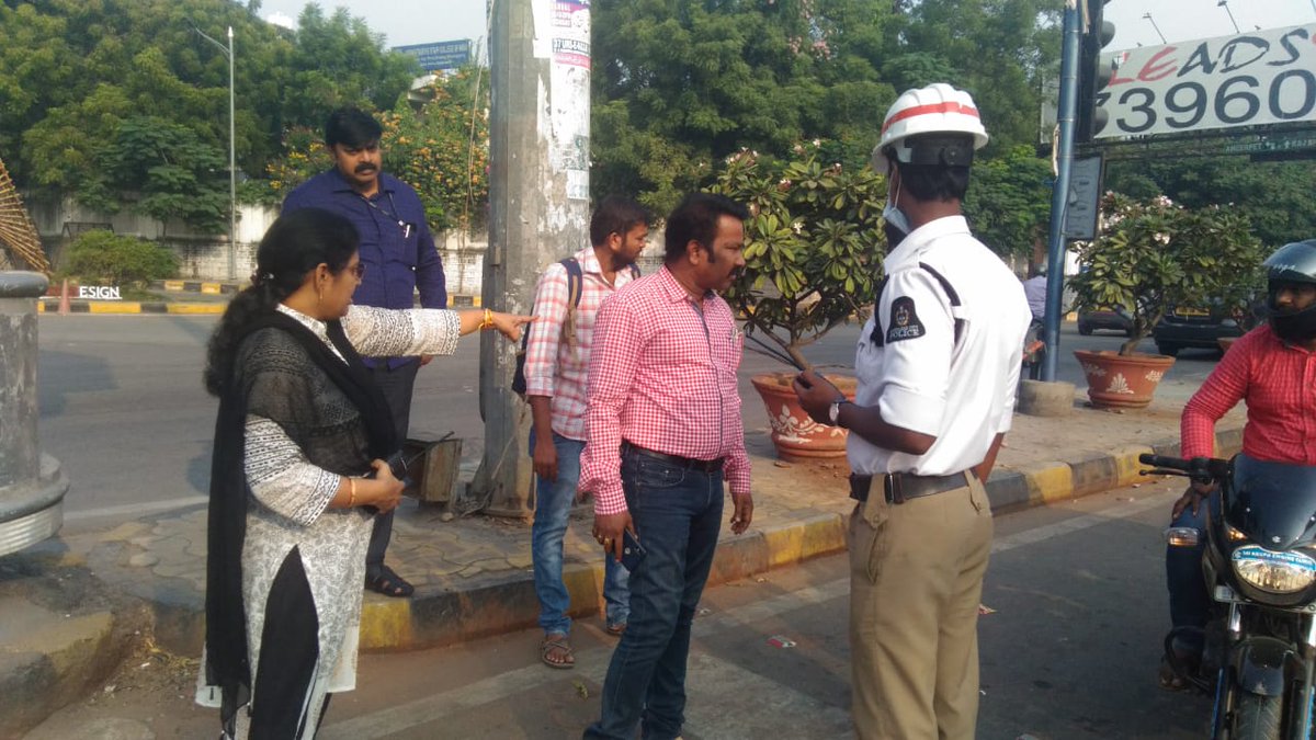 DC_Khairatabad's tweet photo. Inspection of #Sanitation, proposed vertical garden at #Khairatabad,pedestrian junction improvement project along with AMOH,EE,DD UBD and other officials #TeampowerGHMC
@musharraf_ias @acitghmc @GHMCOnline @KTRTRS @CommissionrGHMC https://t.co/pwj6v7RSDv