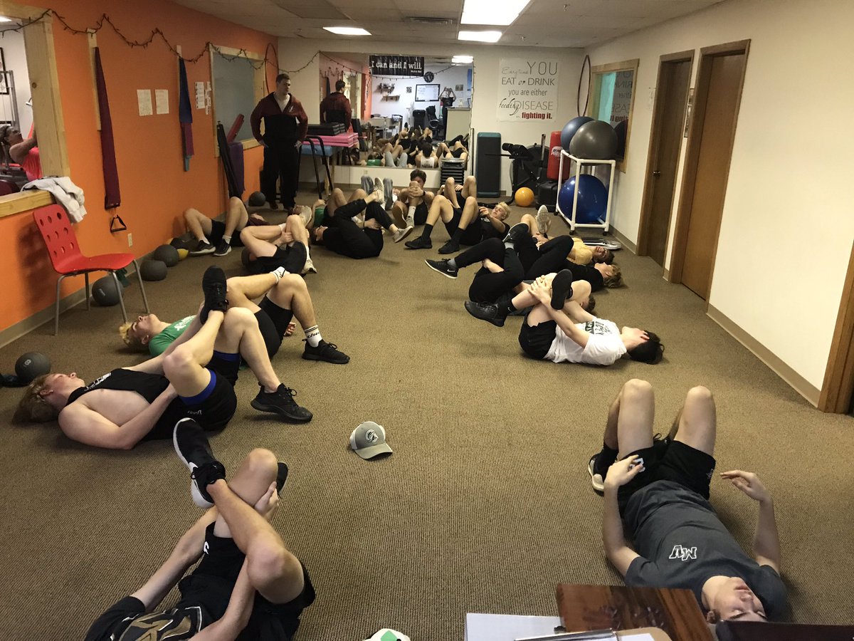 MVHSHockey's tweet photo. Day 1 of our in-season training program with Tiger Training & Family Fitness. #oneherd #getbetter #gotice https://t.co/Pkp07QK6TA