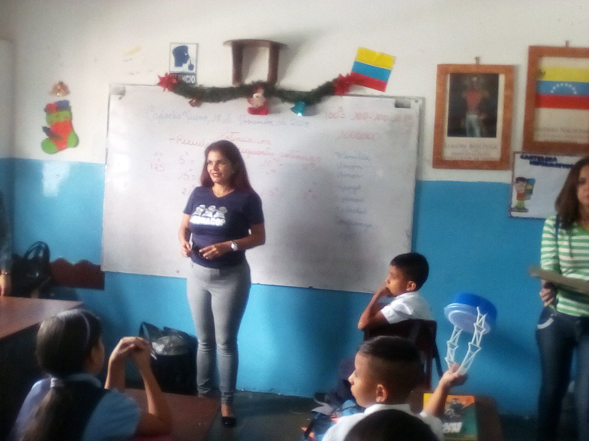 LAPARROQUIAL's tweet photo. Charla dirigida por la coordinadora de asonacop la Licda Marilyn Hernández sobre la convención de los derechos de los niños niñas y adolescentes actividad realizada para los estudiantes de 5to y 6to grado.@DireDucacionGDT https://t.co/jcCBaGdsPG