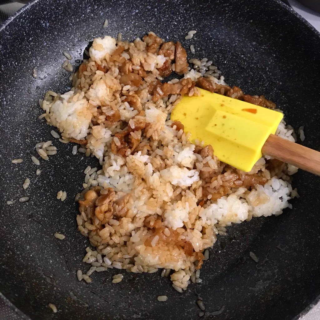 お手軽に作れてこの美味しさ！絶品「豚バラ油飯」のレシピ！