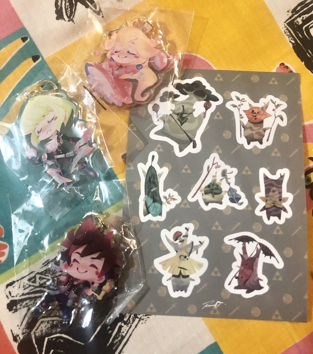 OK FIRST OFF ARE THE THINGS I GOT FROM @hamtarto and @russelldels !!!!!!!!!! you guys were so cool and sweet wtf!!!!! ALSO HAM DREW ME AND GOT ME PEDAL KEYCHAINS UR FAV COULD NEVER !!!!!! 