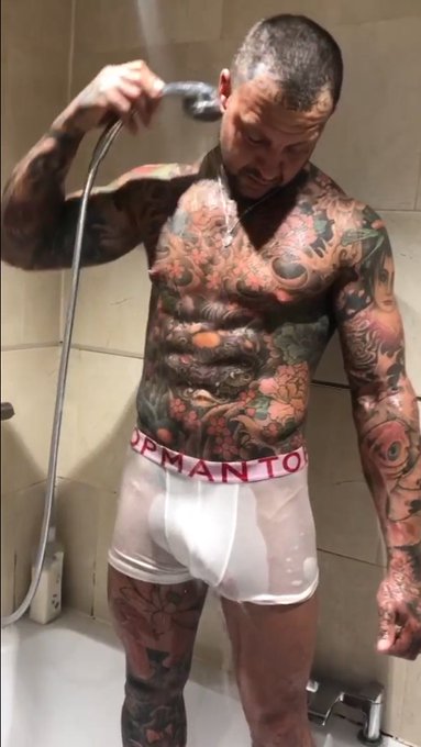 2 pic. Have you caught @jimkingston131 ‘s onlyfans yet?! Hot stuff...and it’s uh...pretty big...onlyfans