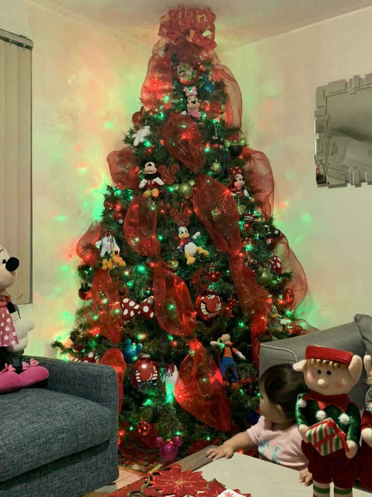 BennySerrat's tweet photo. @Disney @DisneyStudios What do you think about our Christmas tree? My baby daughter loves Minnie Mouse. Greetings from Monterrey, Mexico. https://t.co/emvhndr0WM