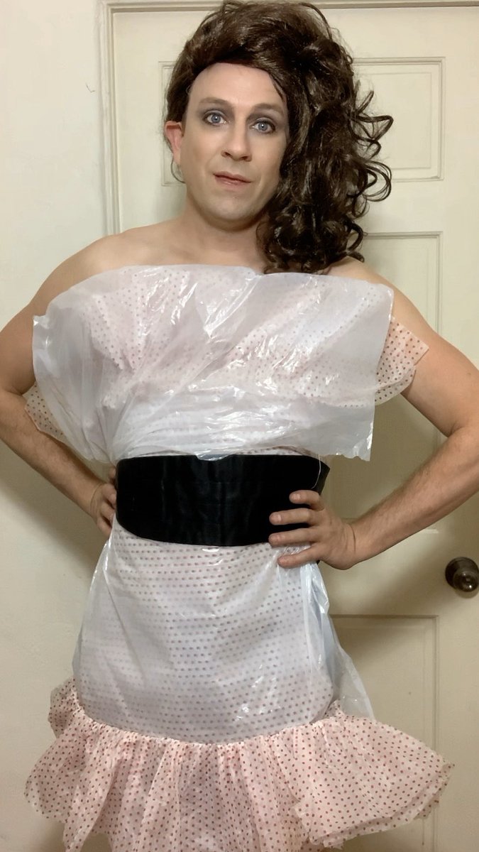 tomlenk's tweet image. I’m sorry I got lazy but if you want you can make a literal dress out of tissue paper, a trash bag, and a cumberbund. #LenkLewkForLess @AnnaKendrick47